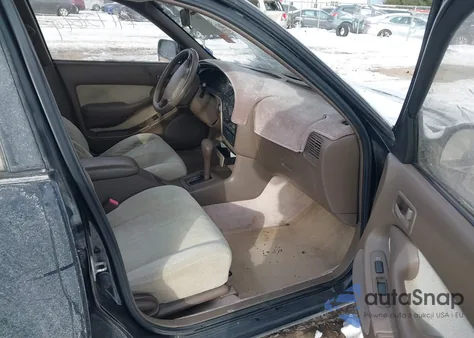 1994 Toyota Camry Le z USA, uszkodzony, nr VIN 4T1GK12E6RU046053